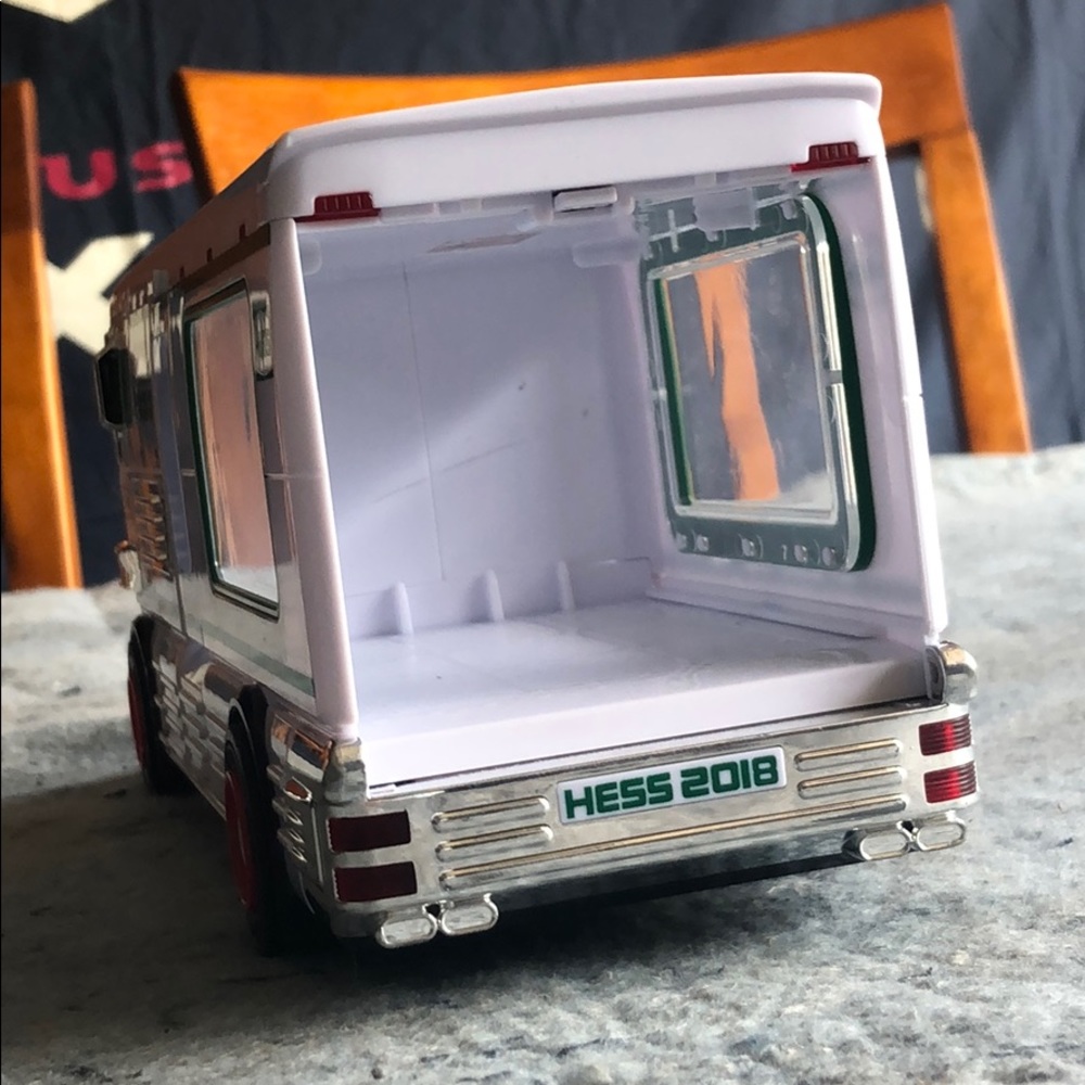 2018 Hess Rv - Picture 5 of 7